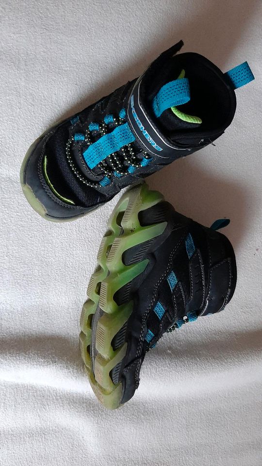 Skechers Schuhe mit Lichtfunktion in Edewecht