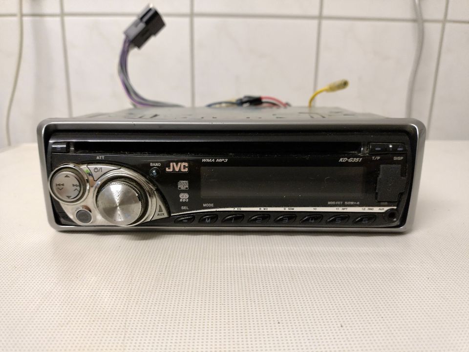 Autoradio JVC Bedienteil abnehmbar CD Receiver und USB und AUX. in Bruchköbel