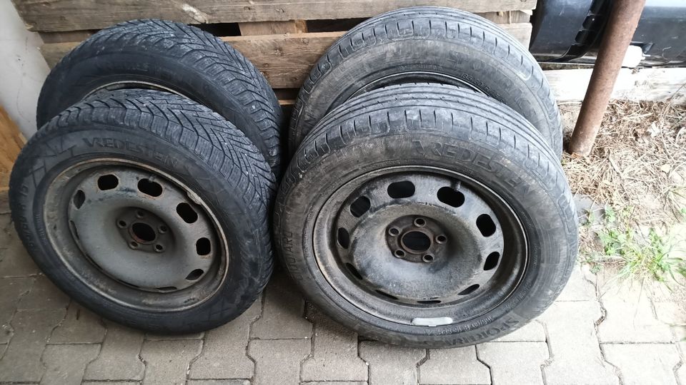 2 Sommerreifen 2 Winterreifen 6J x 15 ET38 185/60 R15 in Kammeltal