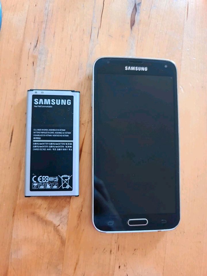 Samsung S5 LTE+ inkl. Akku und Bumper Hülle (SM-G 901F) - defekt in Bremen