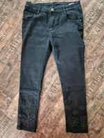 Jeans mit Blumen Berlin - Spandau Vorschau