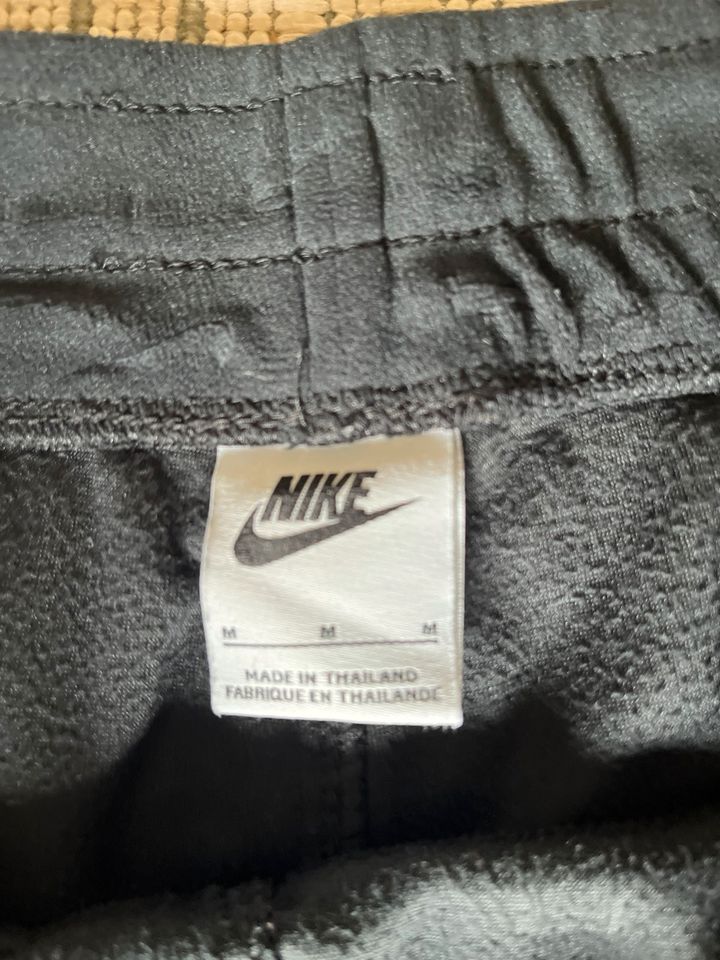 Nike Damenhose in M in Wedel
