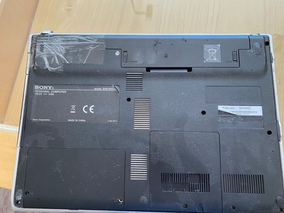 Sony Vaio laptop für bastler Defekt.( funktioniert nicht) SVE14A in Bad Vilbel