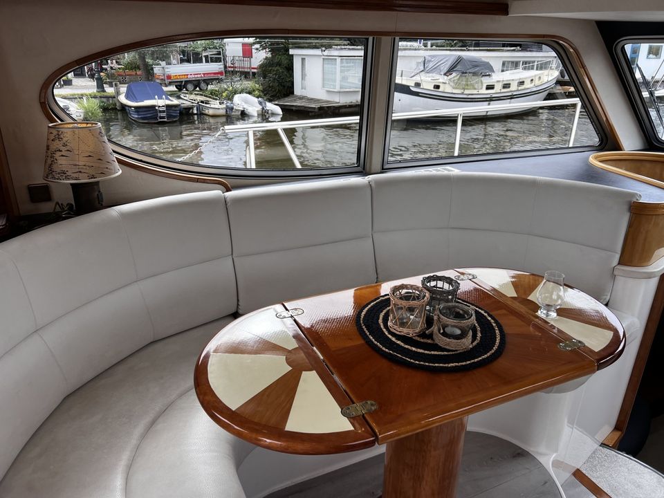 Sehr schöne GFK Yacht Motoracht Schiff Boot zum Verkauf in Magdeburg