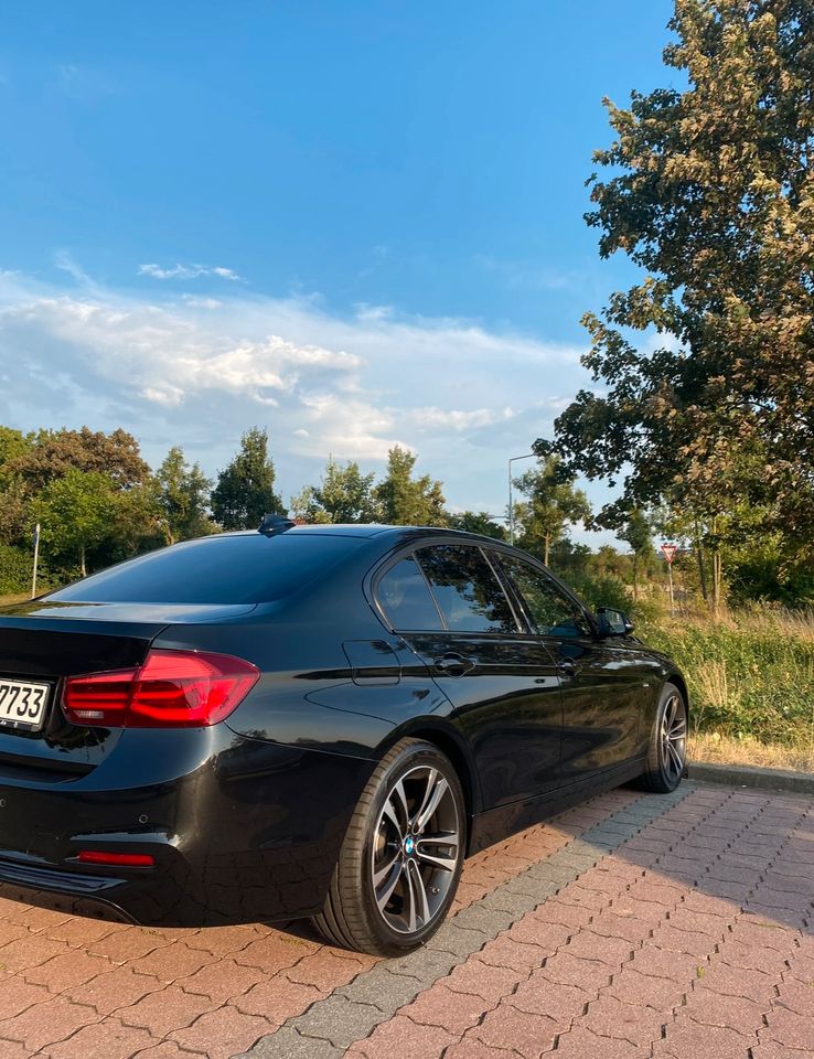 BMW 320I Limousine mit Herstellergarantie in Bietigheim-Bissingen