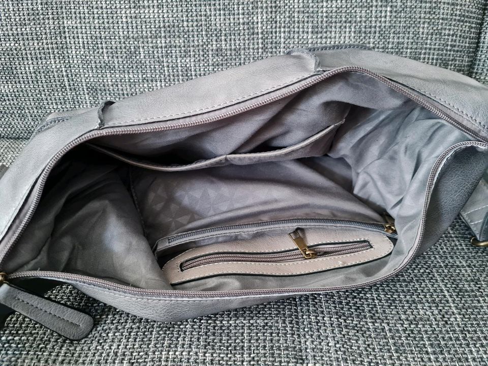 Neuwertige Schultertasche in Sprockhövel