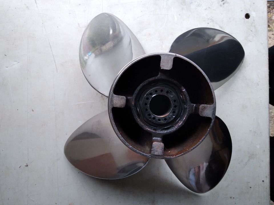 Mercury bravo 1 propellers 22P x 2 in Langenberg