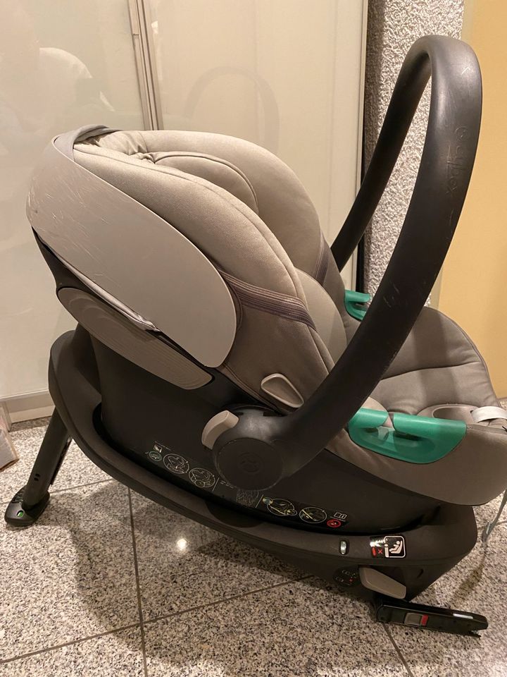 Babyschale cybex Aton s2 mit Isofix-Station in Krefeld