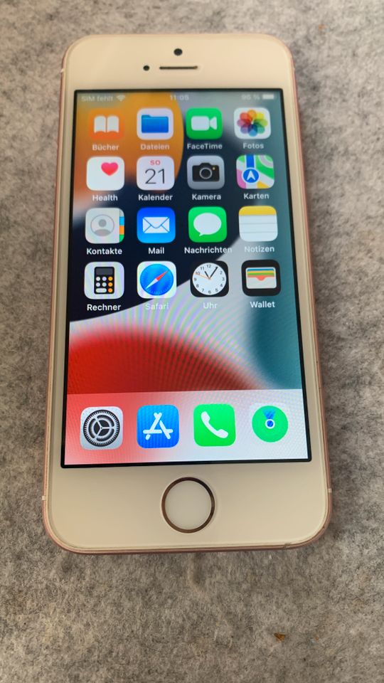 Apple Iphone SE, 2016, 1. Generation, 32GB, Rosegold in Stadland