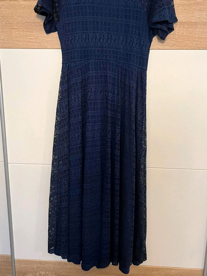 Kleid blau gr.40 in Hamburg