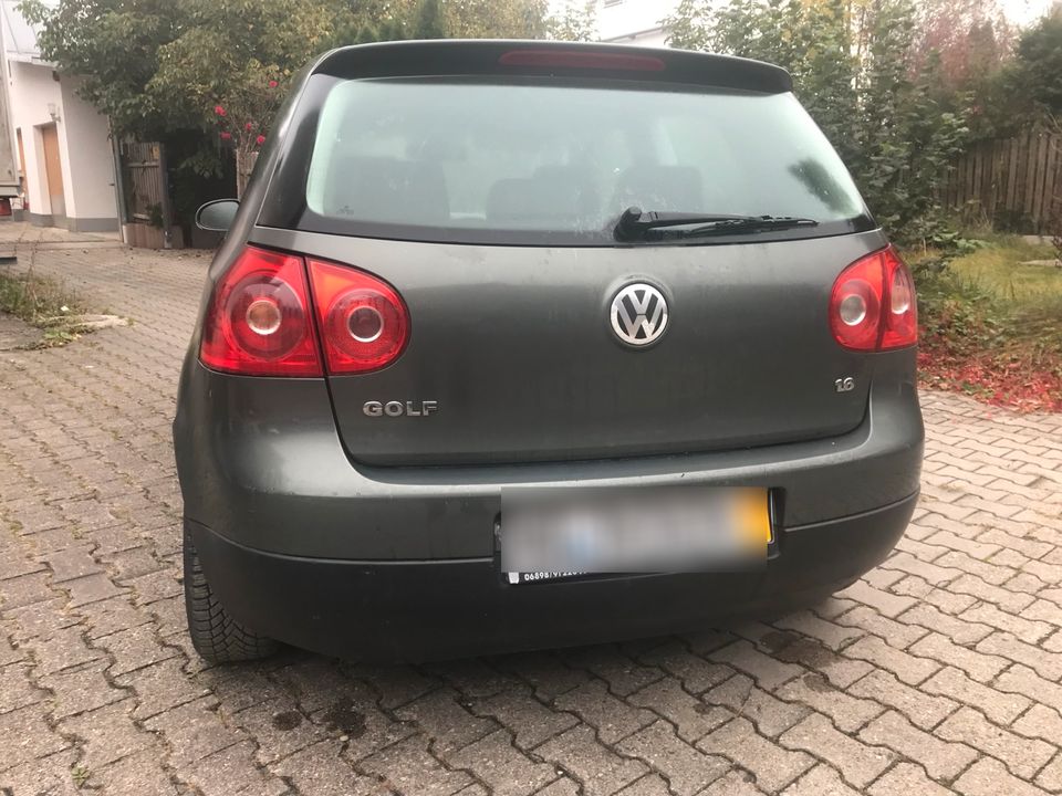 VW Golf5 1,6 Benzin LPG AUTOGAS Tüv 10/2025 in Illertissen