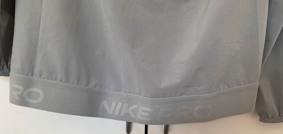 Nike Pro Kapuzenjacke Dry-FIT in Passau