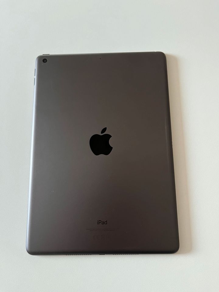 Apple iPad 7. Generation Silber Space grau 32GB displayschaden in München