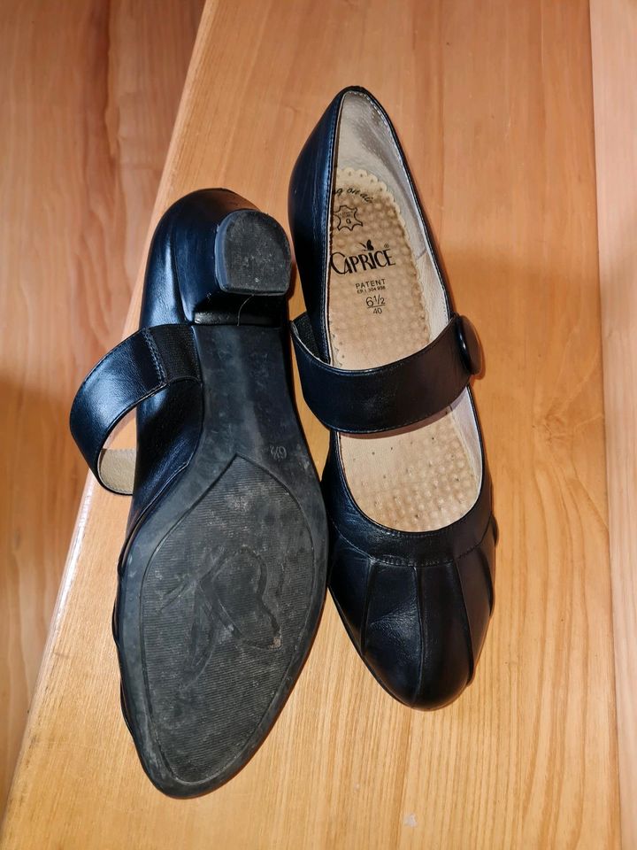 Absatzschuhe von Caprice Gr 40 schwarz Pumps in Goldbach