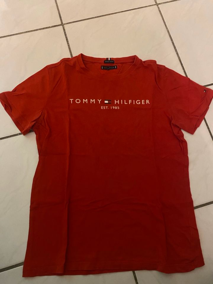 Tommy Hilfiger Tshirt M in Essen
