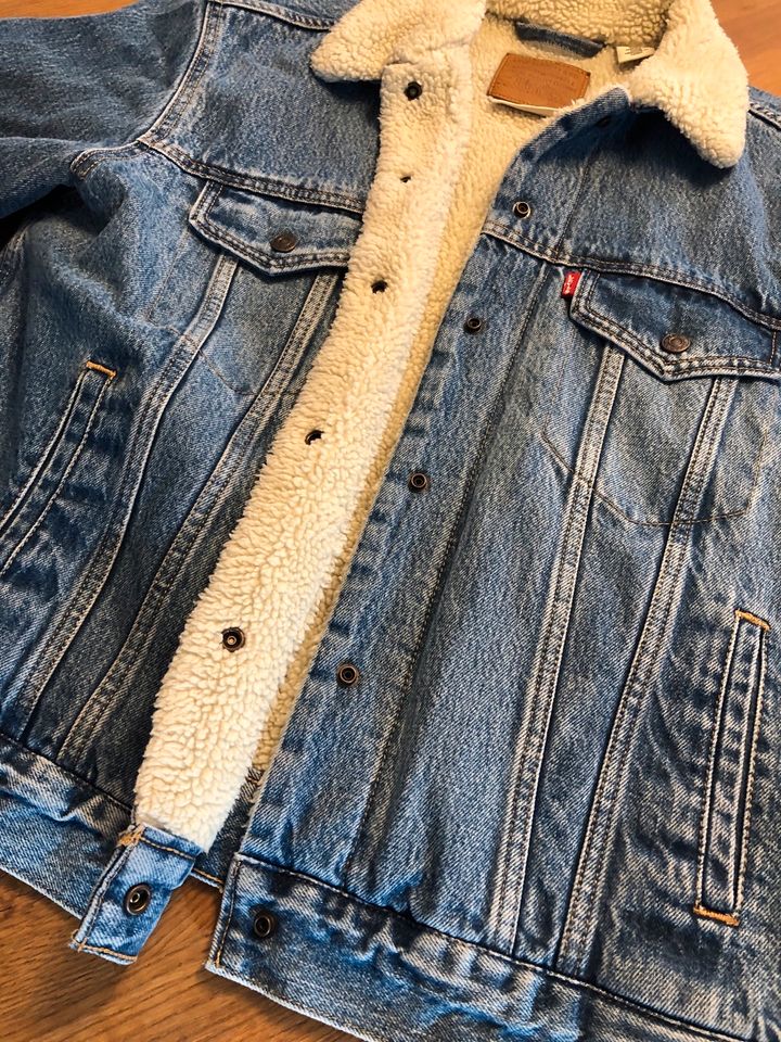 Levi’s Jeans/Fell Jacke in Hagen