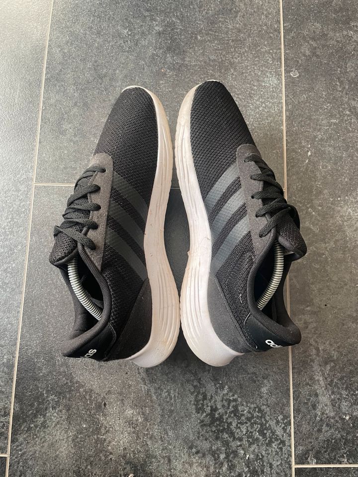 Adidas Turnschuhe Gr.44 in Völklingen