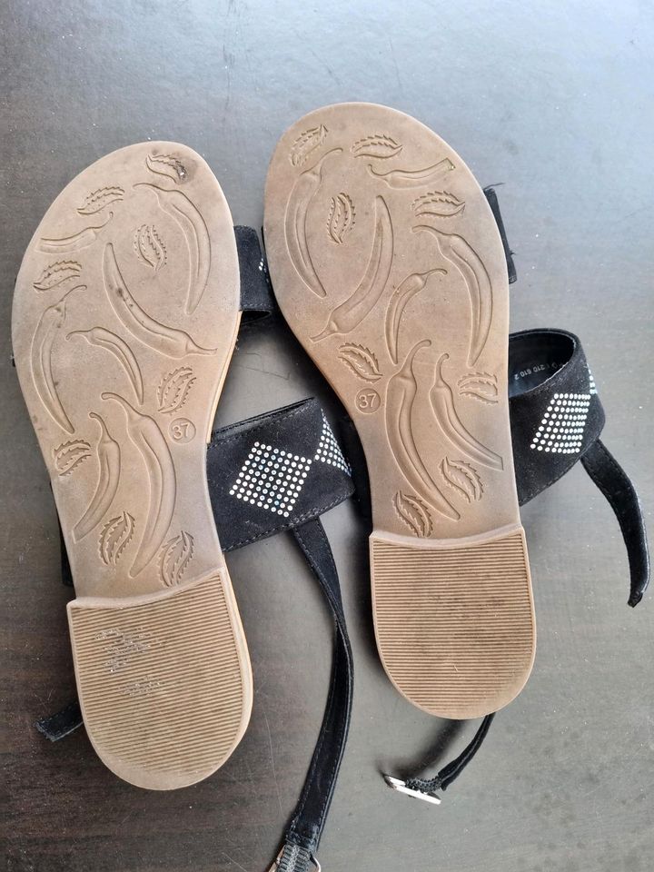 Sandalen für Mädchen Gr. 37 4€ Bitte nur Abholung in Wienhausen