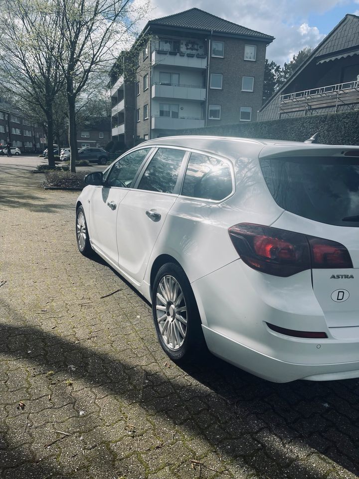 Opel Astra j in Wesel