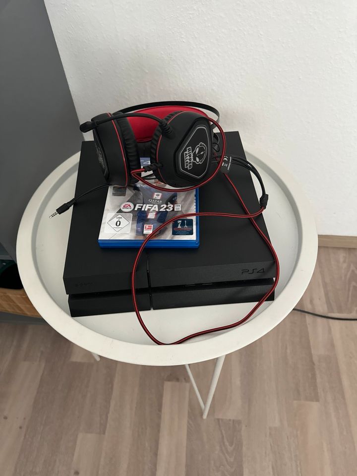 Ps4 mit FIFA 23 und Headset in Hagen