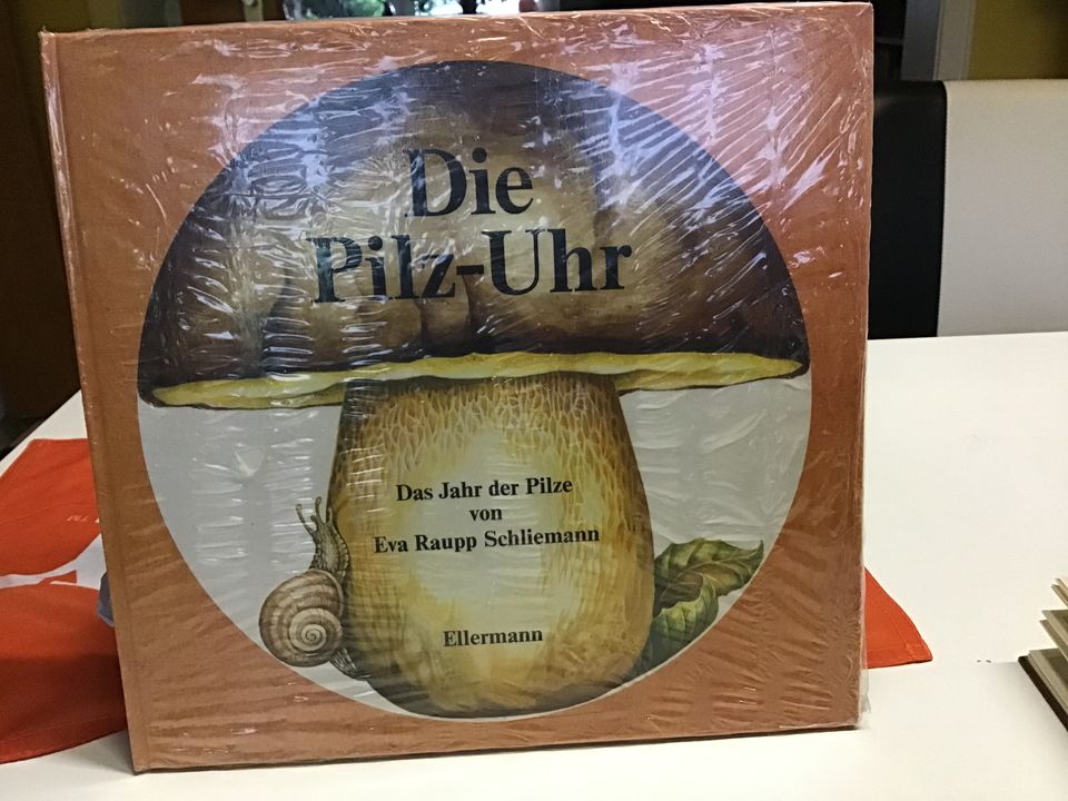Buch "Die Pilz-Uhr“ neu in Kassel