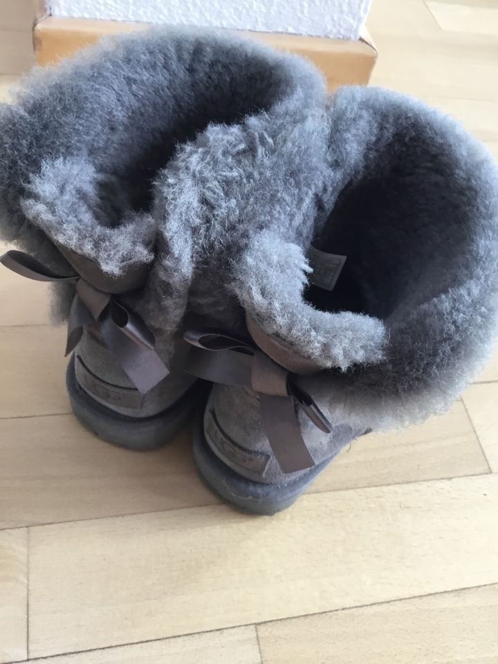 UGG Stiefel Gr 38 grau in Lörrach