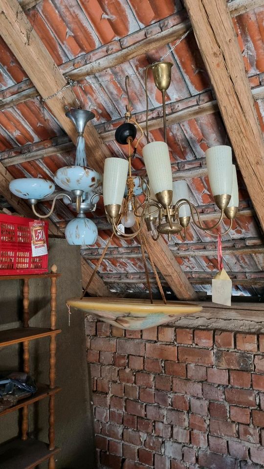 Antike Lampen aus Lagerauflösung eines Antiquitätenhändlers in Kitzingen