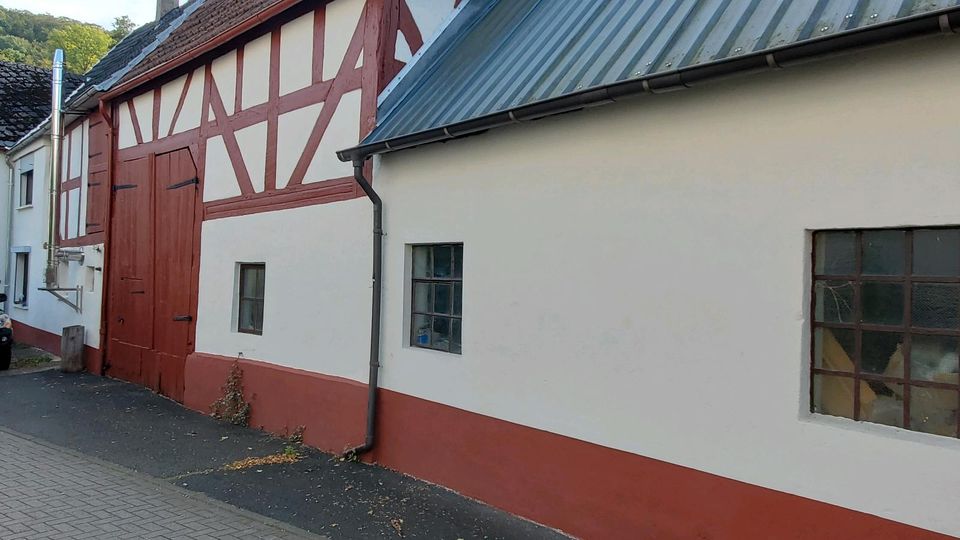 Wohnhaus mit großer Scheune in Dillenburg