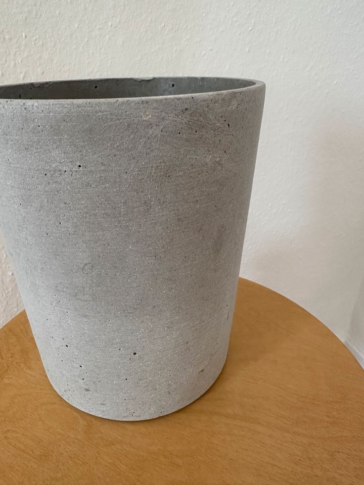 Topf Design Minimalismus Beton grau Zimmerpflanze in Stuttgart