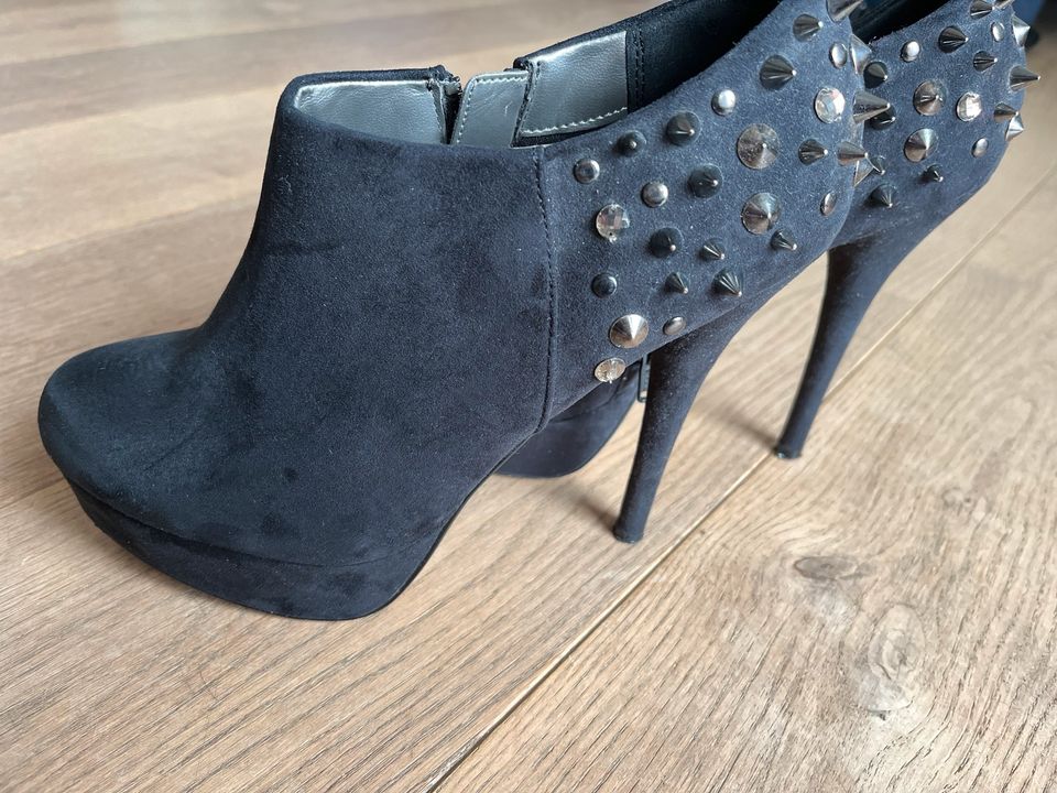 High heels mit Nieten Noppen pumps plateau Aldo 39 in Erkrath