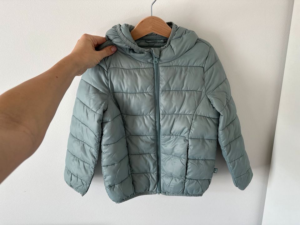 Bennetton Neuwertige Jacke / Übergangsjacke 110 Gr. 4/5J. in Berlin