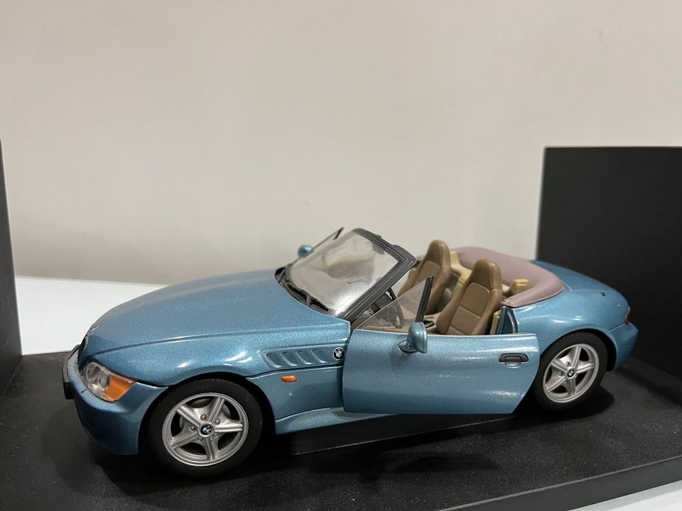 UT Models 1:18 BMW Z3 Roadster James Bond Goldeneye mit OVP in Erftstadt