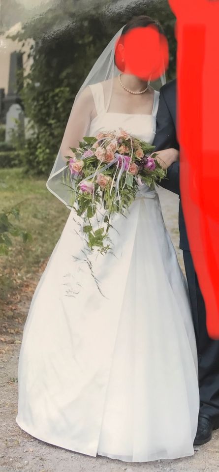 Brautkleid Hochzeitskleid Gr. 36 sucht neue Beschäftigung in Brühl