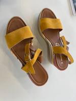 Marco Tozzi Sandalen senfgelb boho Gr 39 Hessen - Rodenbach Vorschau