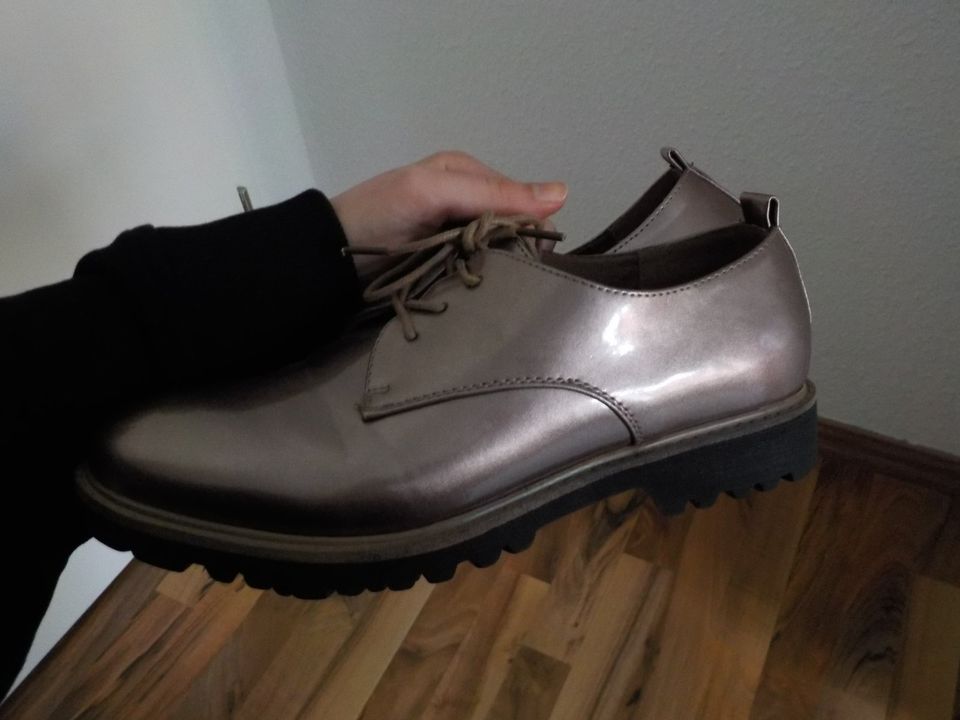 Schuhe Herbstschuhe Oxford Halbschuhe Schnürschuh lila in Leipzig