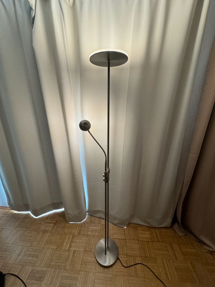 Design Stehlampe (LED) aus Edelstahl in München