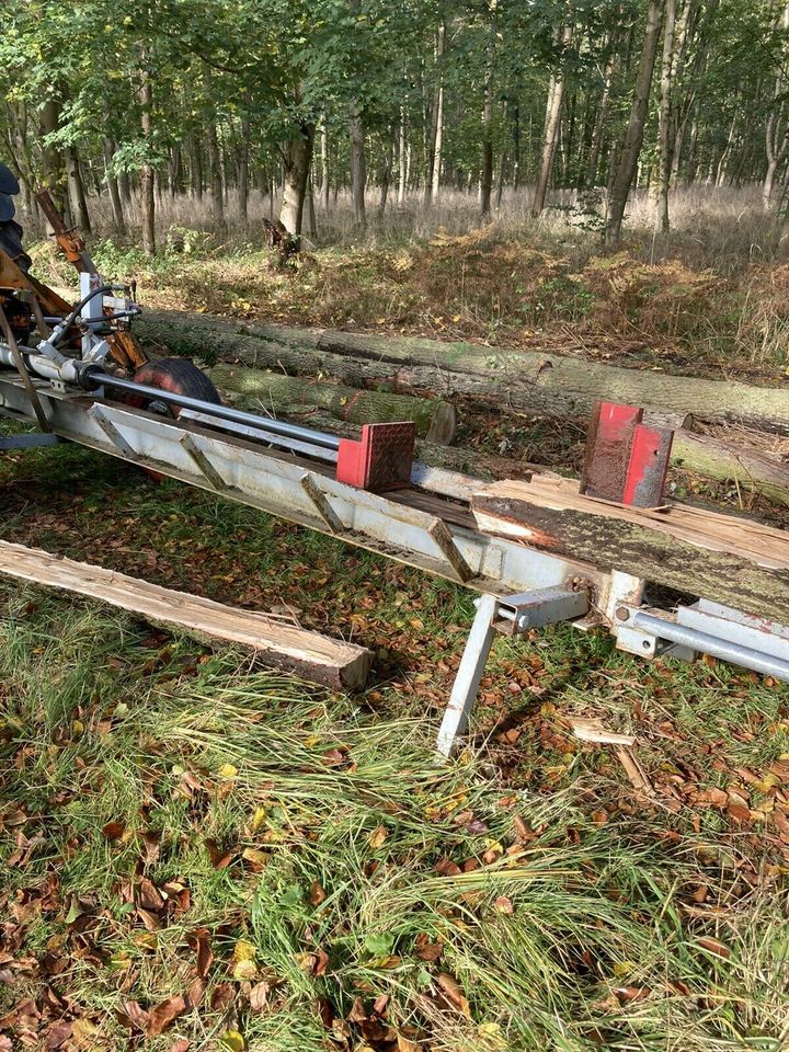 Holzspalter Weidepfähle Mbtrac Deutz Holz fendt Wald in Peine