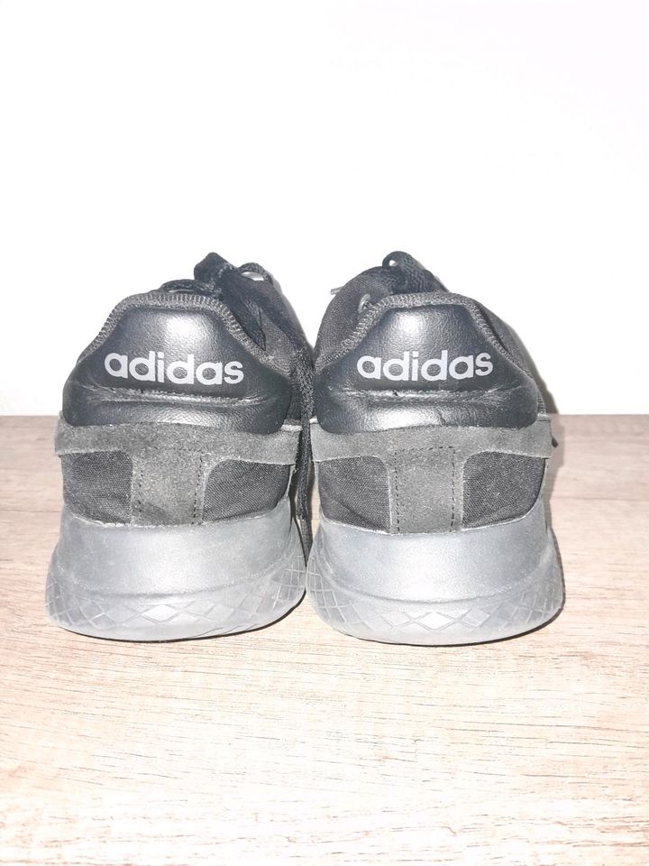 Adidas Schuhe Herren Schwarz in Frankfurt am Main