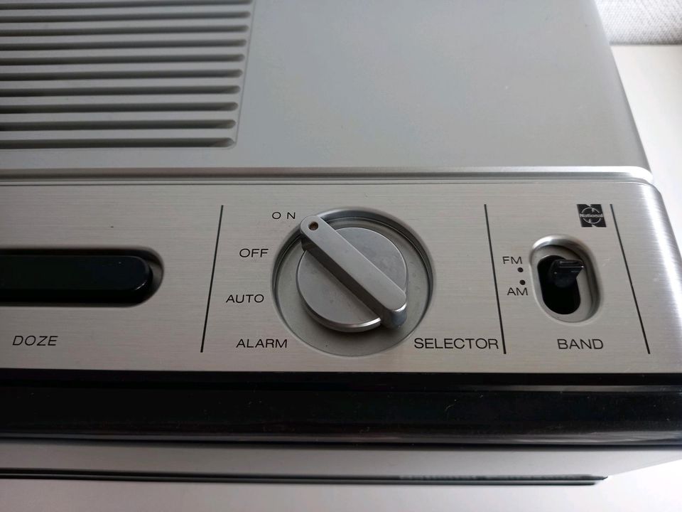 Panasonic Electronic Uhr Wecker Radio vintage in Lotte