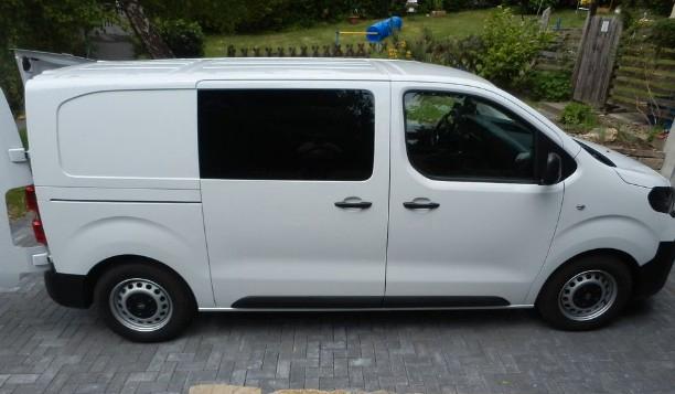 Abbildung des Autos Opel Vivaro DoKa 2,0 L D…
