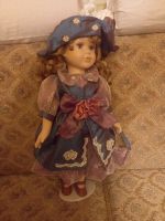Hübsche Puppe mit  Kleid und Ständer Locken Saarland - Merzig Vorschau