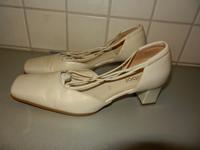 Gabor Pumps Riemchen Gr. 37,5 (4 1/2) cremeweiss 5cm Absatz Sachsen - Chemnitz Vorschau