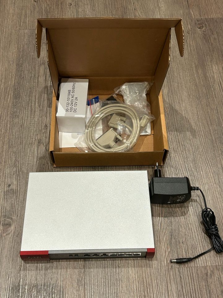 ZyXEL ZyWall USG 100 Unified Security Gateway Switch in Torgau