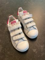 Adidas Turnschuhe weiß/rosa Größe 30 Kr. München - Grünwald Vorschau