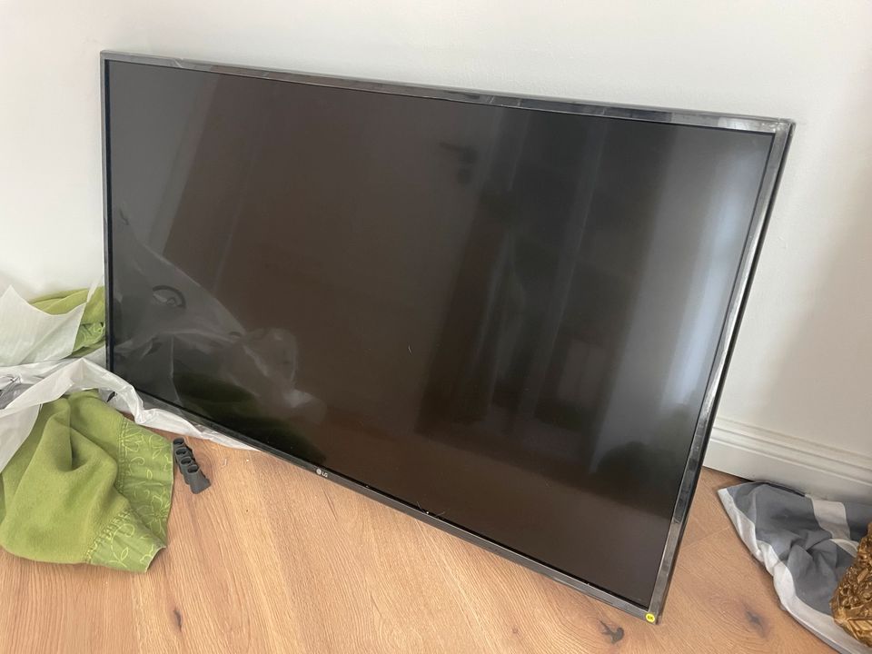 LG Fernseher 43 Zoll mit Halterung in Östliche Vorstadt - Steintor |  Fernseher gebraucht kaufen | eBay Kleinanzeigen ist jetzt Kleinanzeigen