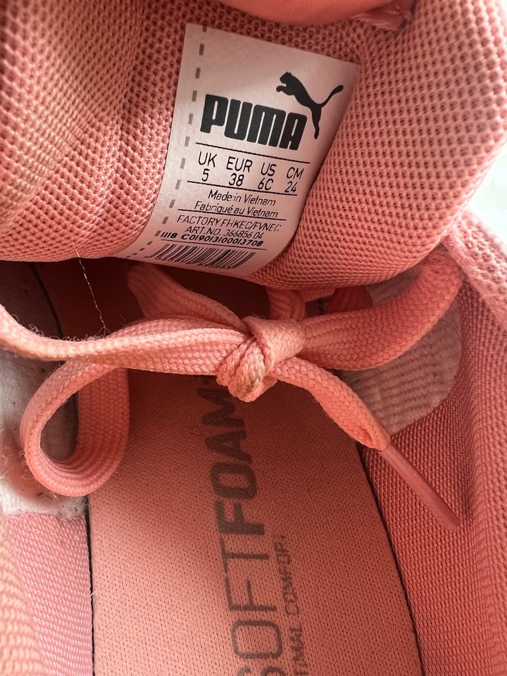 Puma Sneaker mit Glitzer in der Farbe Apricot in Größe 38 in Unna