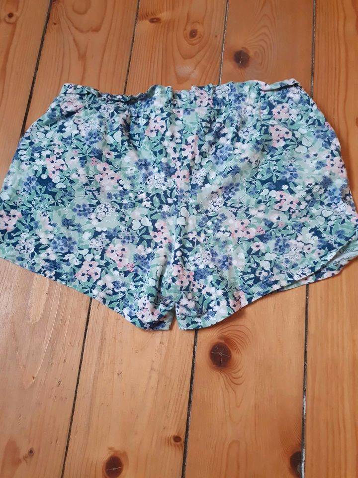 Blumen Jersey Shorts kurze Hose, H&M, Gr 134/140 in Hamburg