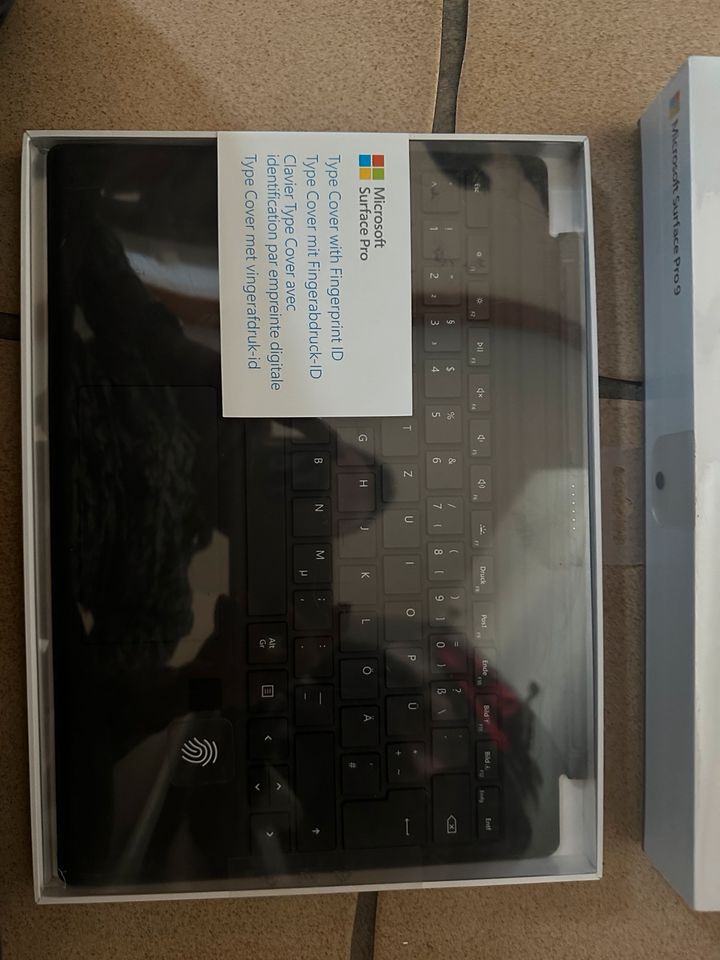 Microsoft Surface Pro 9  256 Gb SSD 8Gb RAM - Paket(Stift+Tastatu in Grettstadt