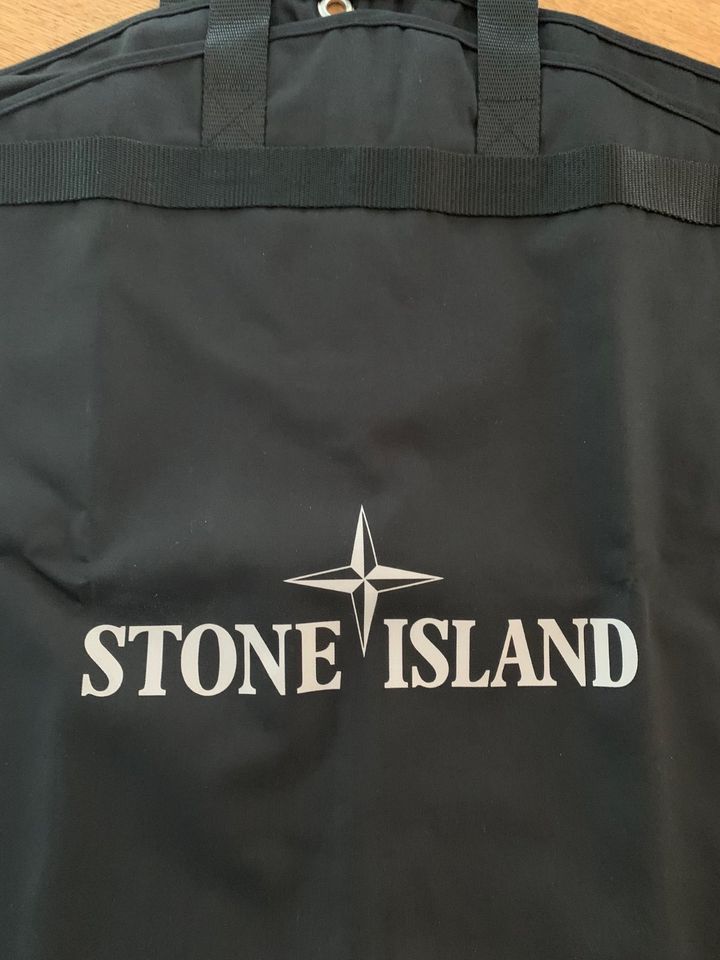 STONE ISLAND Kleidersack Original schwarz, großer Schriftzug NEU in Nürnberg (Mittelfr)