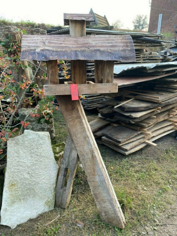 Vogelvilla mit Futterturm - aus der Blöcher Werkstatt in Lemgo